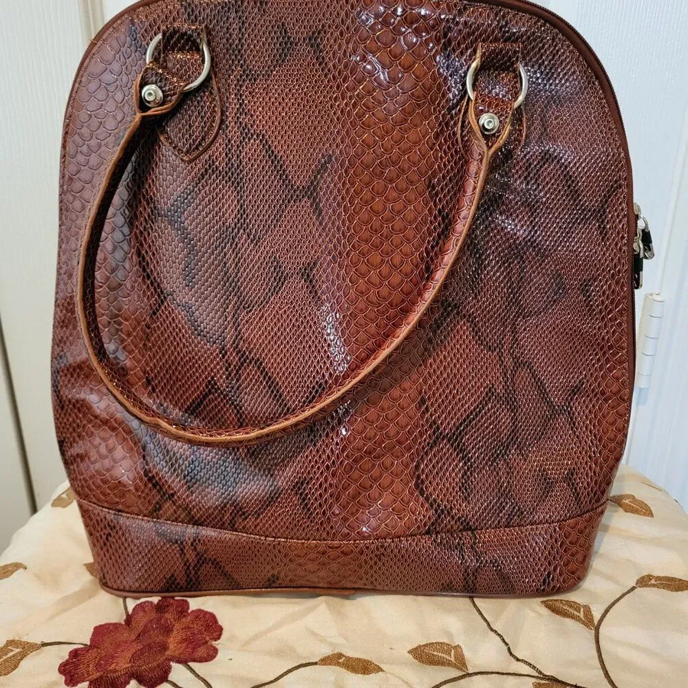 Travel right handbag, specious,  perfect for a getaway weekend. YOU CHOOSE !